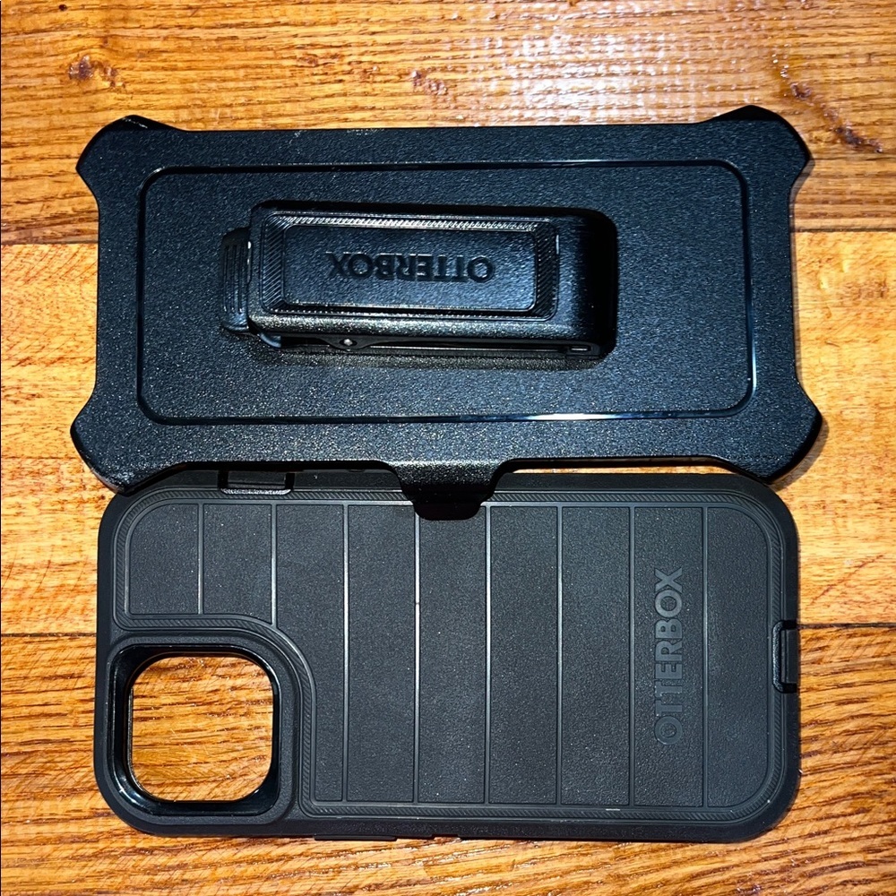 iPhone 11 OtterBox Rugged Black Case with Clip